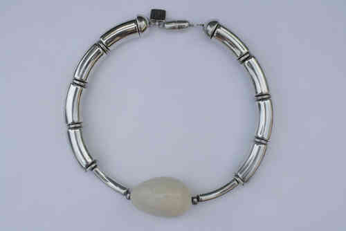 necklace with silver curves 15x34mm, small silver curves 8x35mm and cream-colored cracked olive 33x47mm