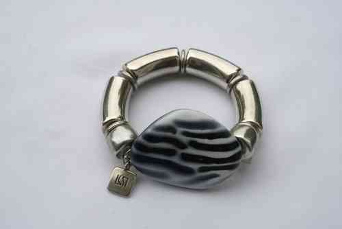 bracelett Ø60mm, with silver curves 15x34mm and white-grey  animalprinted plate 36x38mm
