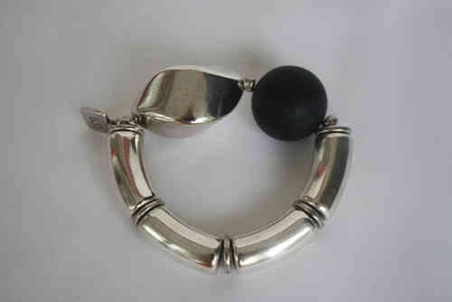 bracelett Ø60mm with silver curves 15x34mm, black pearl 30mm and silver nut 34x46mm