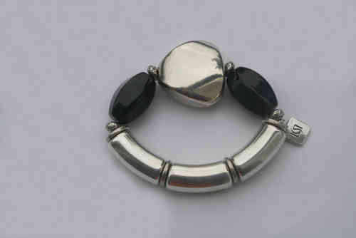 bracelett Ø60mm with silver curves 15x34mm, silver triangle 36mm and black faceted olive 20x29mm