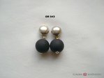 earing with clip and black pearl